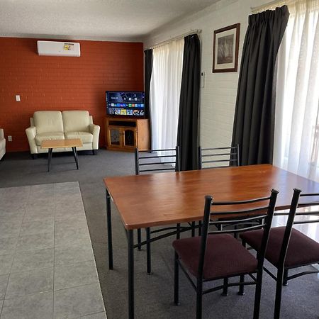 Homestead Motel Dubbo Buitenkant foto
