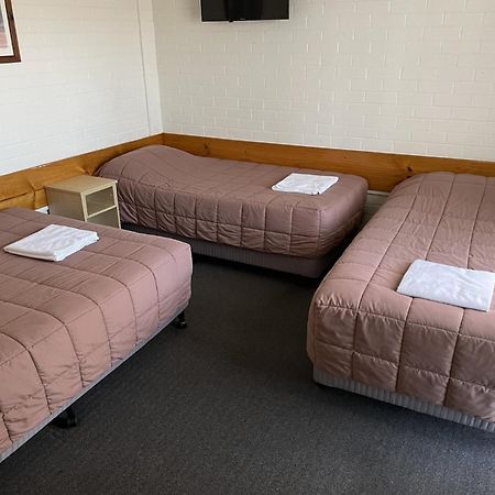 Homestead Motel Dubbo Buitenkant foto